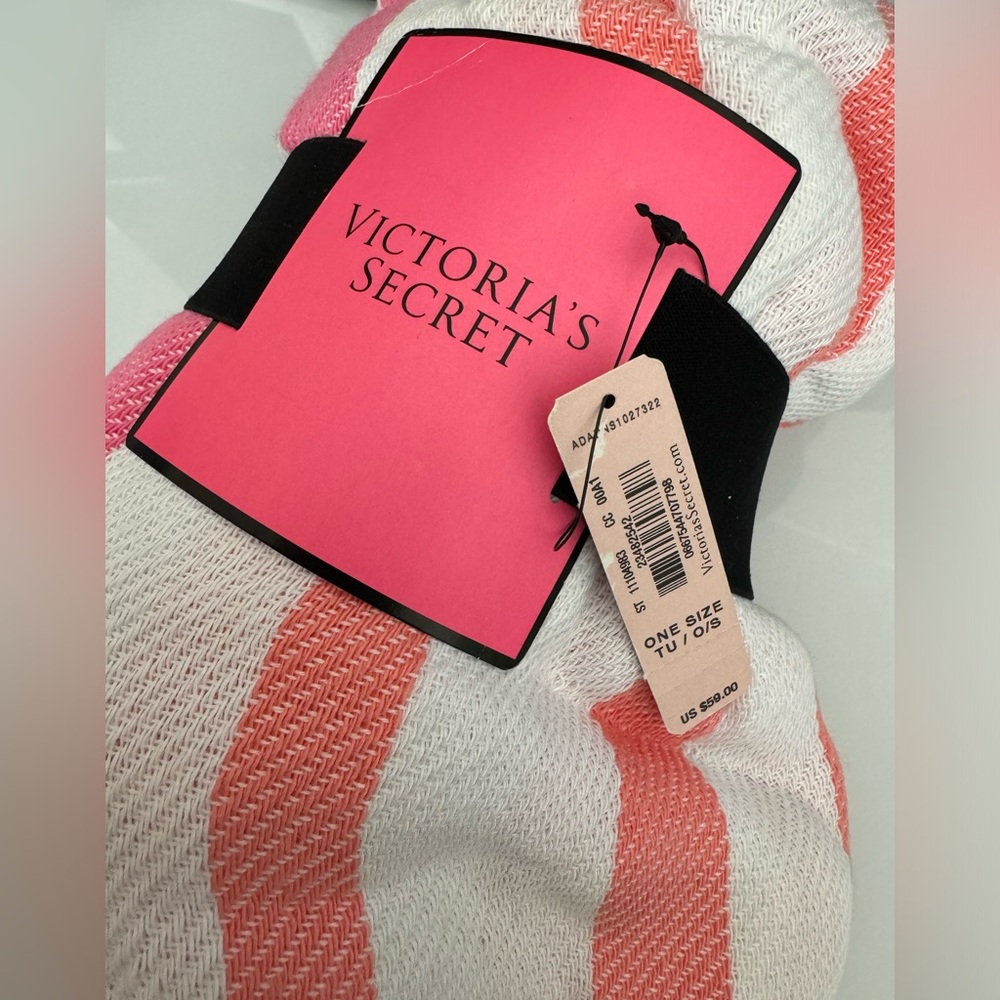 BNWT - One Size VS Blanket